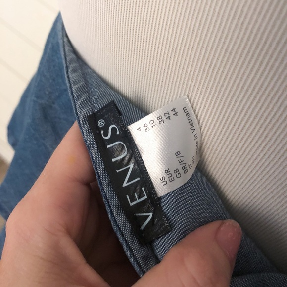 VENUS Off the Shoulder Ruffle Denim Top - Picture 5 of 5